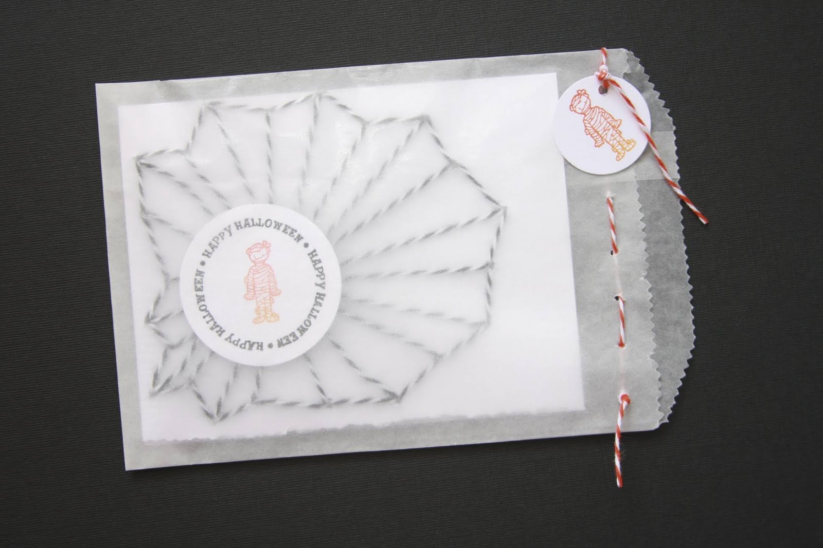 Baker's Twine Spiderweb Halloween Card | iloveitallwiithmonikawright.com Baker's Twine Spiderweb Halloween Card | iloveitallwiithmonikawright.com